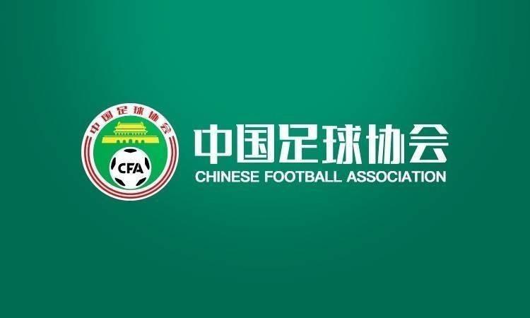 裁判评议：萨比尔两次禁区内犯规均应判罚点球，裁判决定存在失误